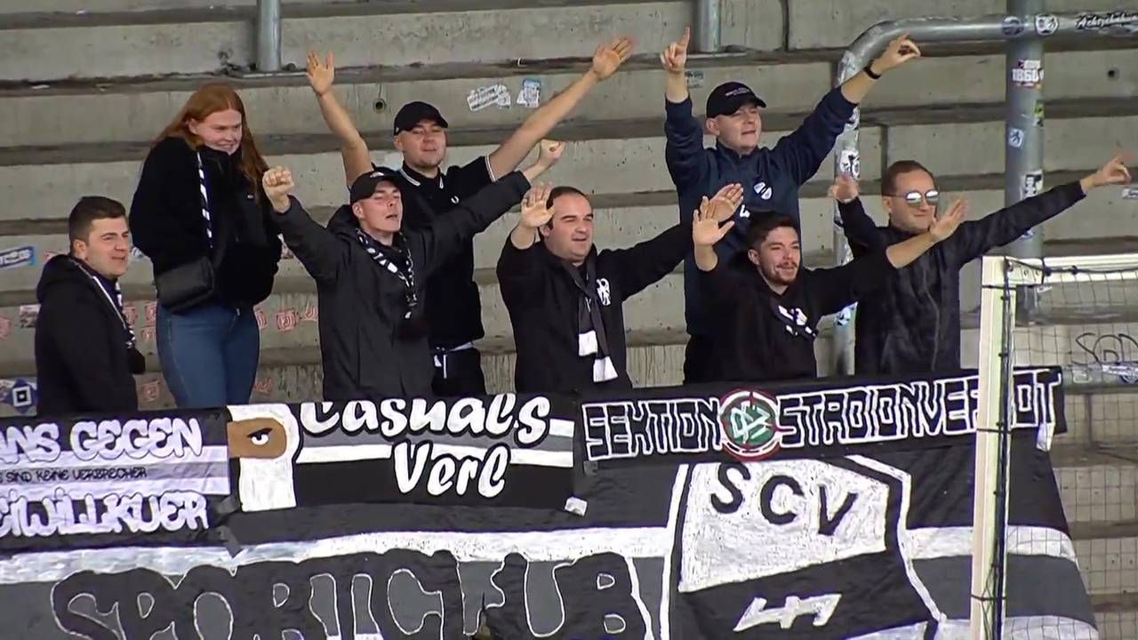 Hier jubelt der vielleicht kleinste Gästeblock im deutschen Profifußball