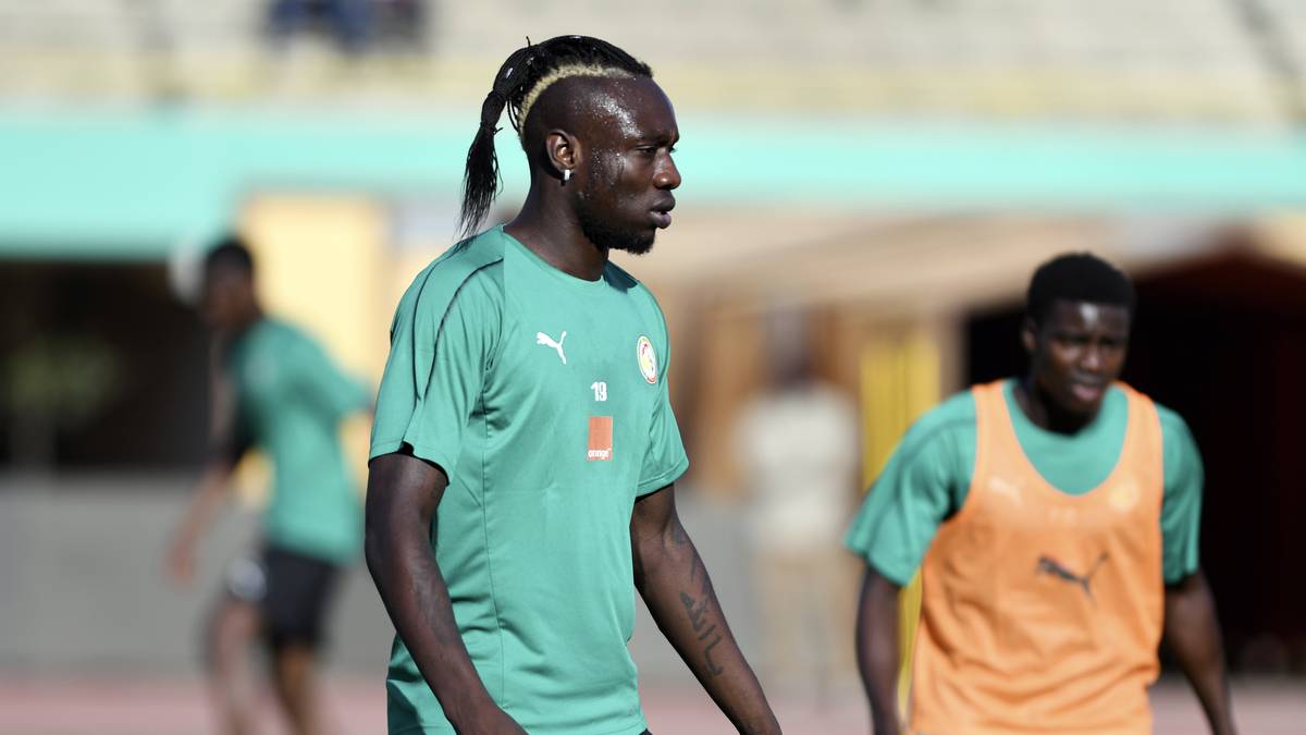 SÜPER LIG - MBAYE DIAGNE (30; Kasimpasa und Galatasaray/27): Vor dem letzten Spieltag hat der Senegalese komfortable 14 Tore Vorsprung vor seinem nächsten Verfolger, der Titel als Torschützenkönig dürfte ihm also nicht mehr zu nehmen sein. 20 seiner Tore erzielte er in der Hinrunde bei Kasimpasa, bevor er im Winter in die Hauptstadt wechselte, wo er mit Galatasaray Meister wurde