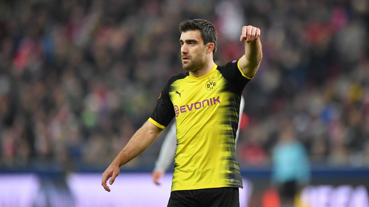 SOKRATIS ZU ARSENAL: Dortmunds Abwehrchef wechselt nach fünf Jahren im BVB-Trikot zum FC Arsenal. Die Engländer zahlen 16 Millionen Euro Ablöse für den 30-jährigen Griechen