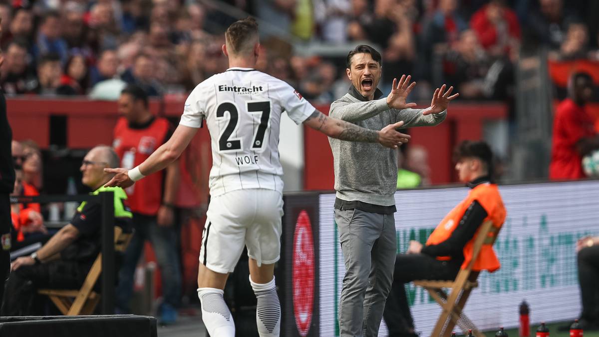 Kovac ist mit seiner Mannschaft in vielen Situationen aber nicht zufrieden. Leverkusen bestimmt das Spielgeschehen, Frankfurt beschränkt sich aufs Kontern. Hier gibt Kovac Wolf eine deutliche Anweisung
