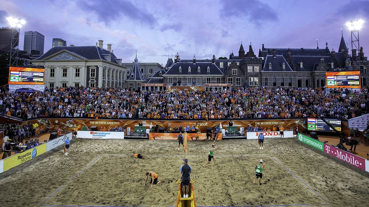 Ein ganz besonderes Ambiente hat auch Den Haag zu bieten. Dort legte die Tour im Januar los