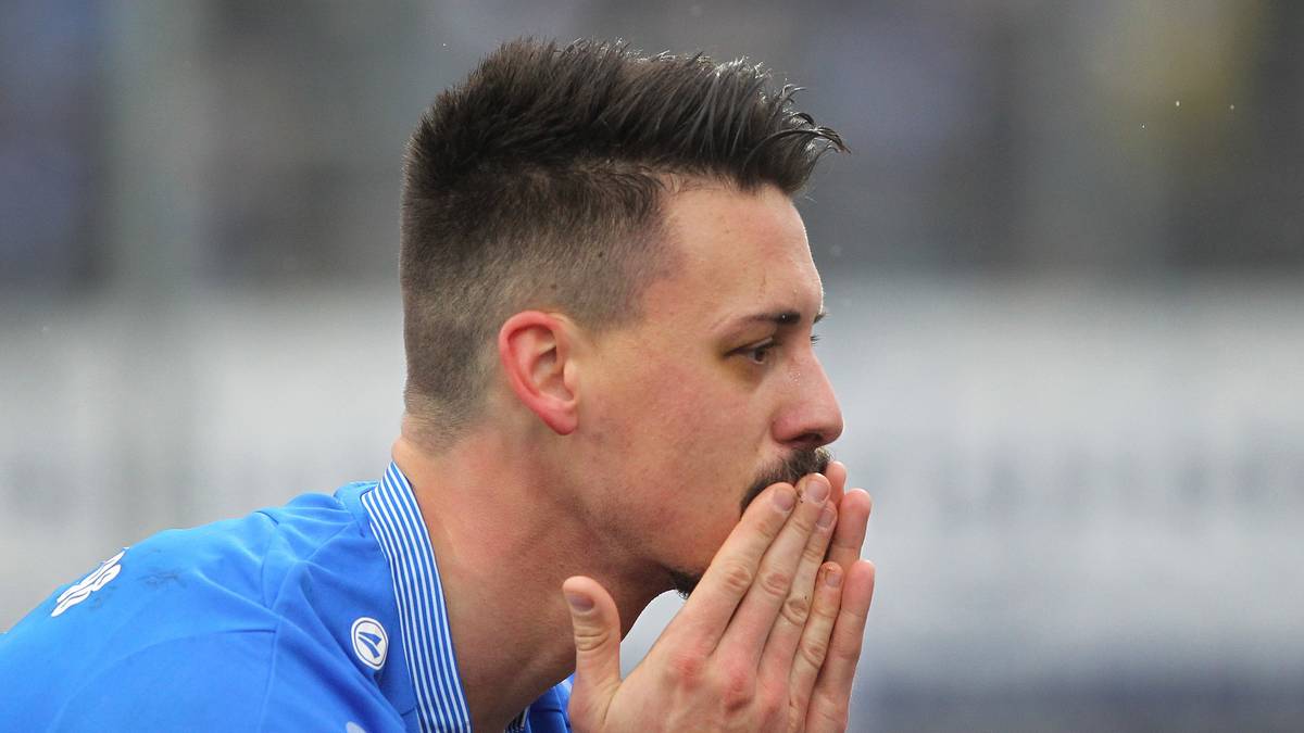 Sandro Wagner feiert sein Tor mit Küsschen