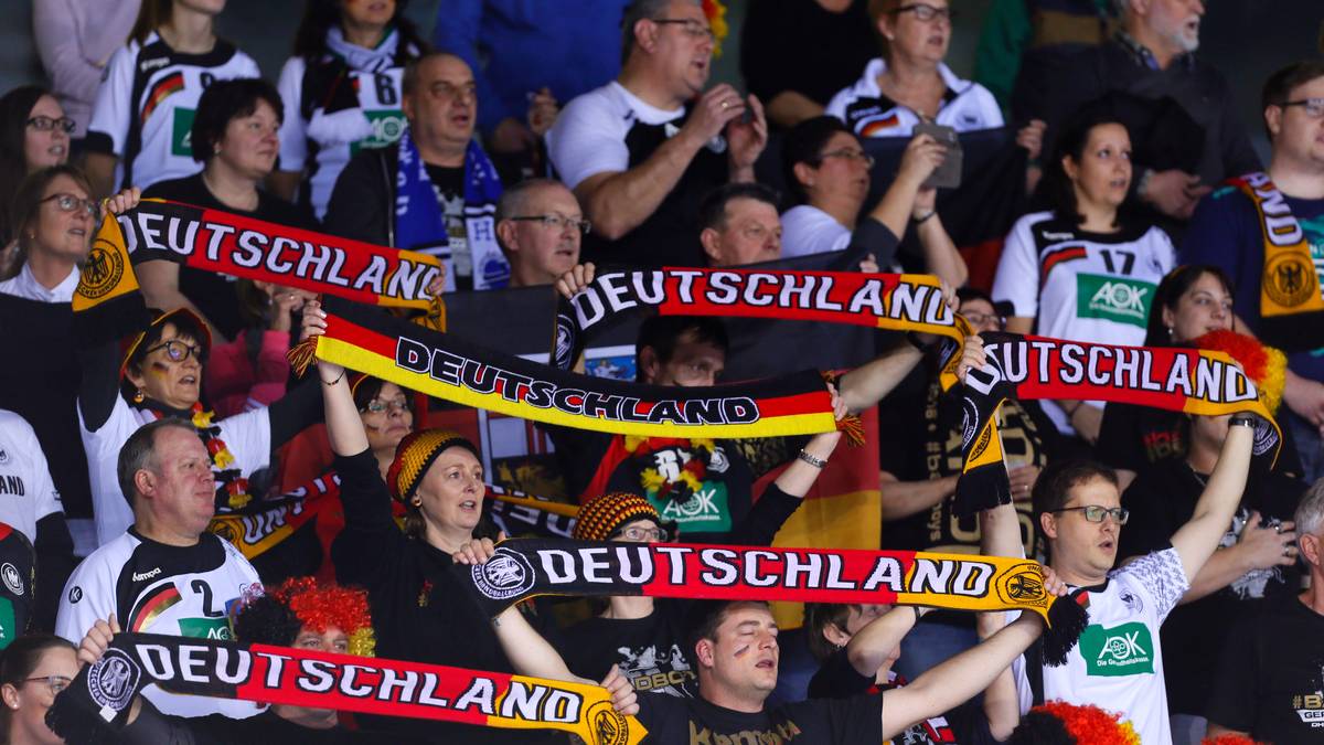Zahlreiche Schlachtenbummler reisen nach Rouen, um dort den WM-Auftakt der Bad Boys gegen Ungarn zu sehen