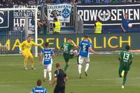 Bei Aufsteiger Darmstadt holt Gladbach nach einem 0:3 zur Pause tatsächlich noch einen Punkt. Die zweite Halbzeit gewinnt die Borussia selbst mit 3:0, sichert sich noch ein 3:3-Remis, auch wegen einer umstrittenen roten Karte.