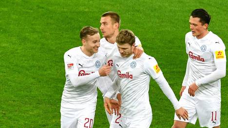 Holstein Kiel bleibt nach dem Sieg in Düsseldorf im Aufstiegsrennen
