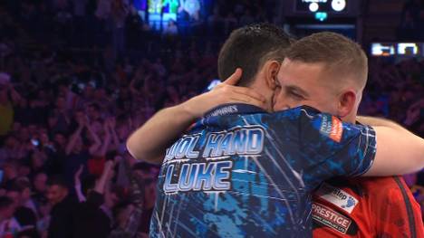 Luke Humphries schlägt Nathan Aspinall im Finale des siebten Premier League of Darts Spieltag und holt damit seinen zweiten Tagessieg.