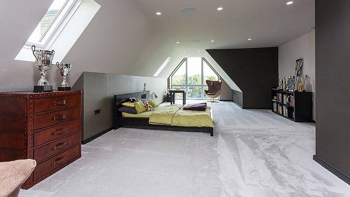 Fünf Schlafzimmer sind auf dem 7.500 Quadrameter großen Anwesen zu finden. Genügend Platz, um viele Freunde einzuladen