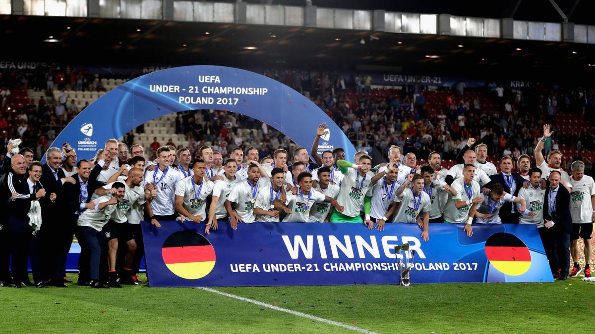 2017 holte die deutsche Mannschaft in Krakau den Titel, nun kämpft das Team von Stefan Kuntz bei der UEFA U21 EM 2019 (LIVE im TV auf SPORT1) erneut um die Trophäe. Das Teilnehmerfeld ist gespickt mit vielversprechenden Stars