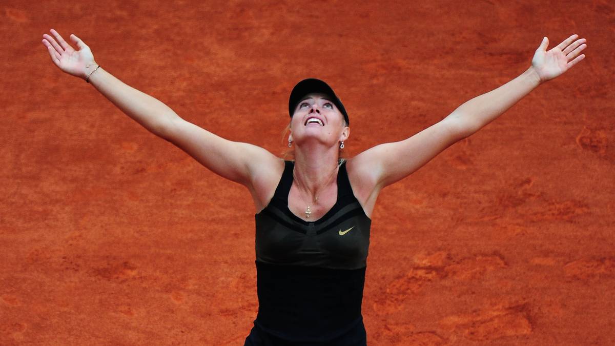 Mitte des Jahres 2011 nimmt die Karriere noch einmal richtig Fahrt auf. Innerhalb von 13 Monaten gewinnt Sharapova fünf Turniere, das letzte in Roland Garros. Mit dem Sieg bei den French Open komplettiert sie 2012 den Karriere-Grand-Slam, dazu ist sie nach vier Jahren zurück an der Spitze der Weltrangliste