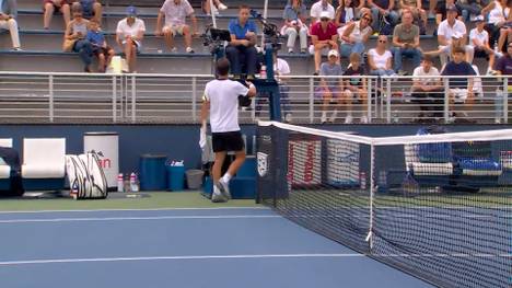 Im US-Open-Match des Deutschen Daniel Altmaier gegen Svajda sorgt eine Szene für Verwirrung: Wollte der Deutsche hier das Spiel aufgeben?