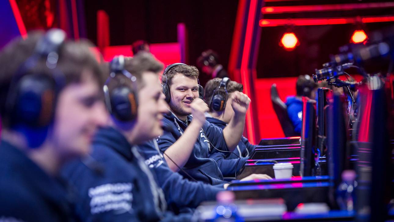 Das Roster von SK Gaming während eines Spiels im Zuge der EU LCS 2015