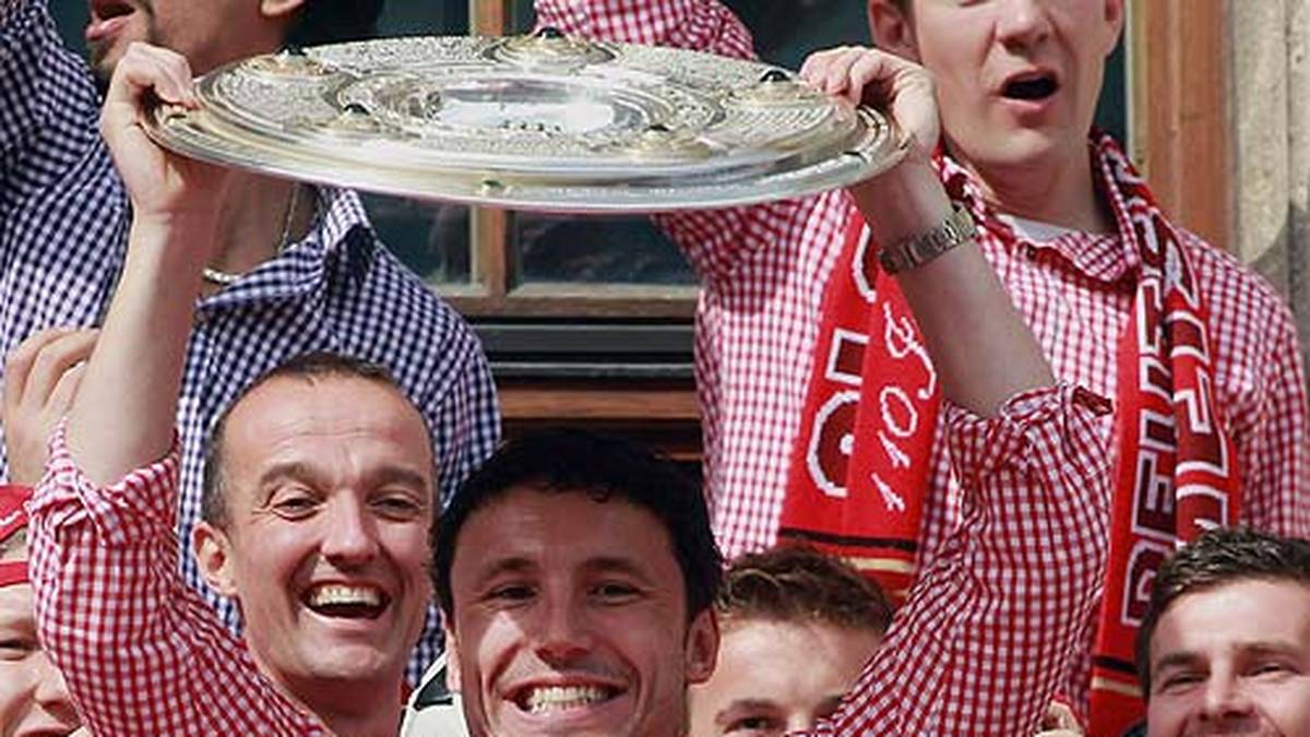 Mark van Bommel verlässt den FC Bayern und wechselt zum AC Mailand. SPORT1 skizziert den erfolgreichen Werdegang des Niederländers beim deutschen Rekordmeister