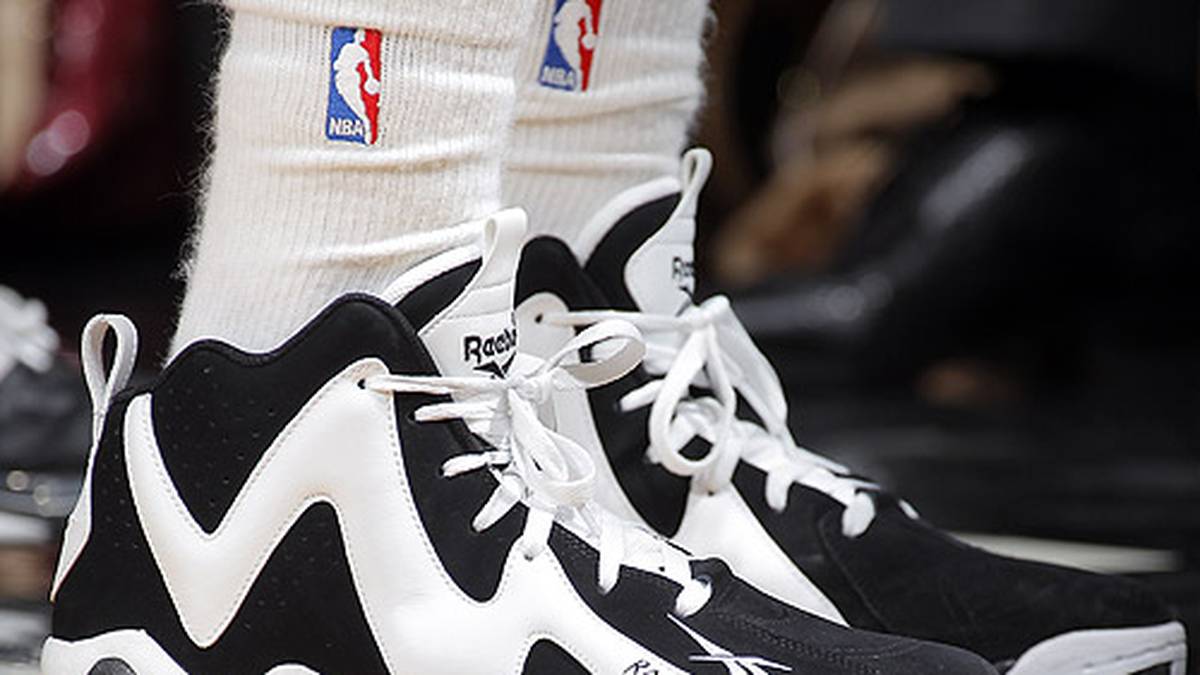 Bei Isaiah Thomas geht es tierisch zu, der Point Guard entscheidet sich für den Zebra-Look. "Was bleibt zu alldem noch zu sagen? Gott selbst ist für uns, wer will sich dann gegen uns stellen?", lautet der Bibelvers, den er als Aufschrift auf seinen Tretern trägt