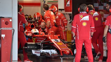 Der Ferrari von Sebastian Vettel musste in Japan vorzeitig abgestellt werden