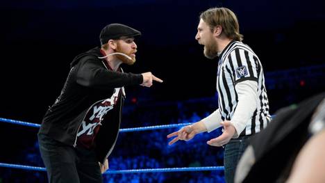 Daniel Bryan (r., mit Sami Zayn) wird bei WWE Clash of Champions den Hauptkampf mitleiten
