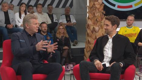 Das DFB-Team will sich nach einer sportlichen Talfahrt und einem Verlust der Fans wieder mit seinen Anhängern annähern. Stefan Effenberg sieht auch die Medien in der Pflicht. 