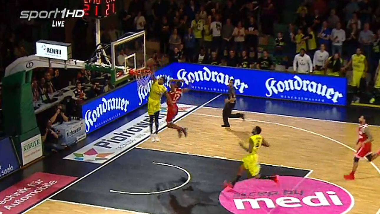 Bayern siegt nach kurzem Wackler