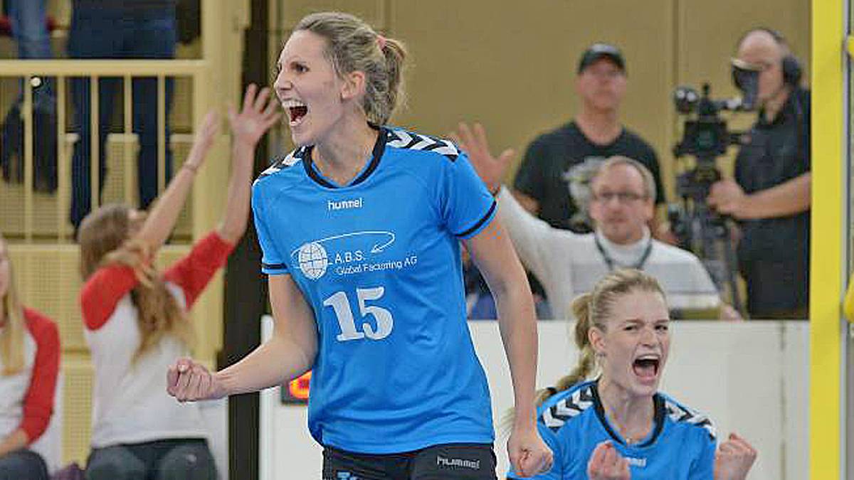 Jennifer Pettke schreit ihre Freude heraus. Die Mittelblockerin vom 1. VC Wiesbaden ist nach einer Handverletzung zu Beginn des Lehrgangs rechtzeitig für die EM wieder fit geworden.