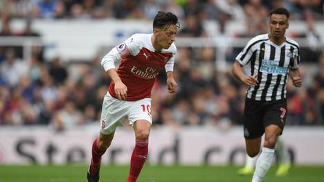Mesut Özil traf beim 2:1 in Newcastle - die Premier League Highlights ab 19.30 Uhr im TV