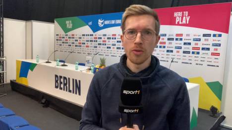 Die deutsche Nationalmannschaft bereitet sich auf ihr zweites EM-Spiel gegen Nordmazedonien vor. Vor dem wichtigen Spiel gibt es aber erst einmal Vaterfreuden beim DHB-Team. SPORT1 Reporter Robin Wigger berichtet vor Ort.