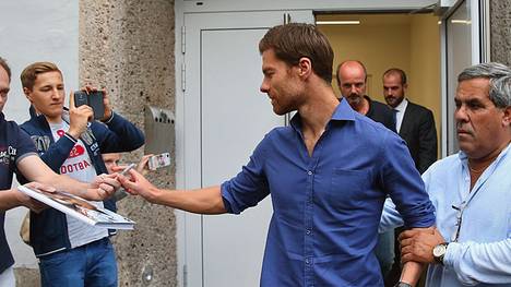 Xabi Alonso absolvierte den Medizincheck bei Dr. Müller-Wohlfarht in München