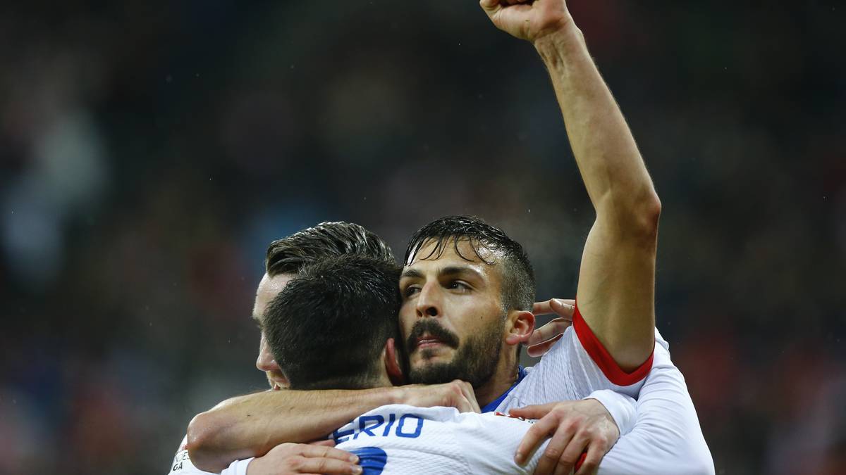 Was Hoeneß aber von der Tribüne aus erleben muss, kann ihm aber nicht so ganz gefallen. In der 26. Minute schießt Jairo Mainz in Führung