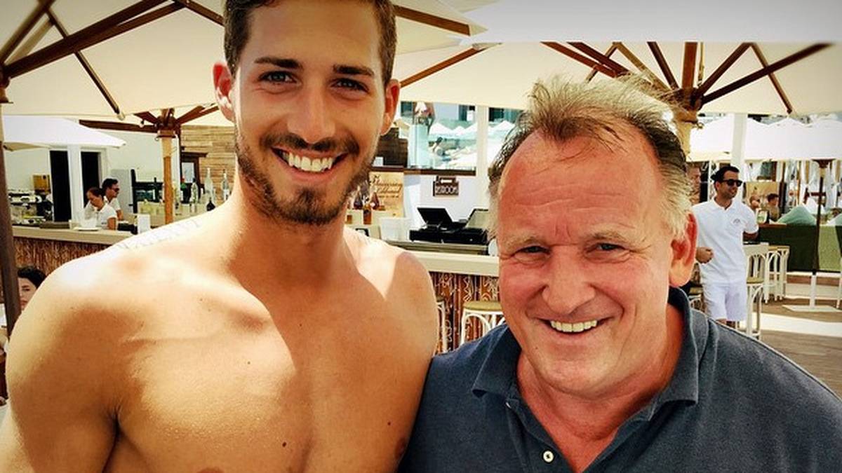 Neu PSG-Keeper Kevin Trapp sendet ebenfalls zahlreiche Schnappschüsse aus dem Urlaub. Ganz besonders stolz ist er, als er Weltmeister Andreas Brehme trifft. "Eine Legende!", schreibt Trapp bei Instagram. 