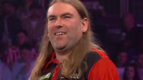 Ryan Searle unterläuft in der ersten Runde gegen Chris Landman ein unüblicher Fehler. Letztlich setzt sich der Engländer aber souverän mit 3:0 durch.