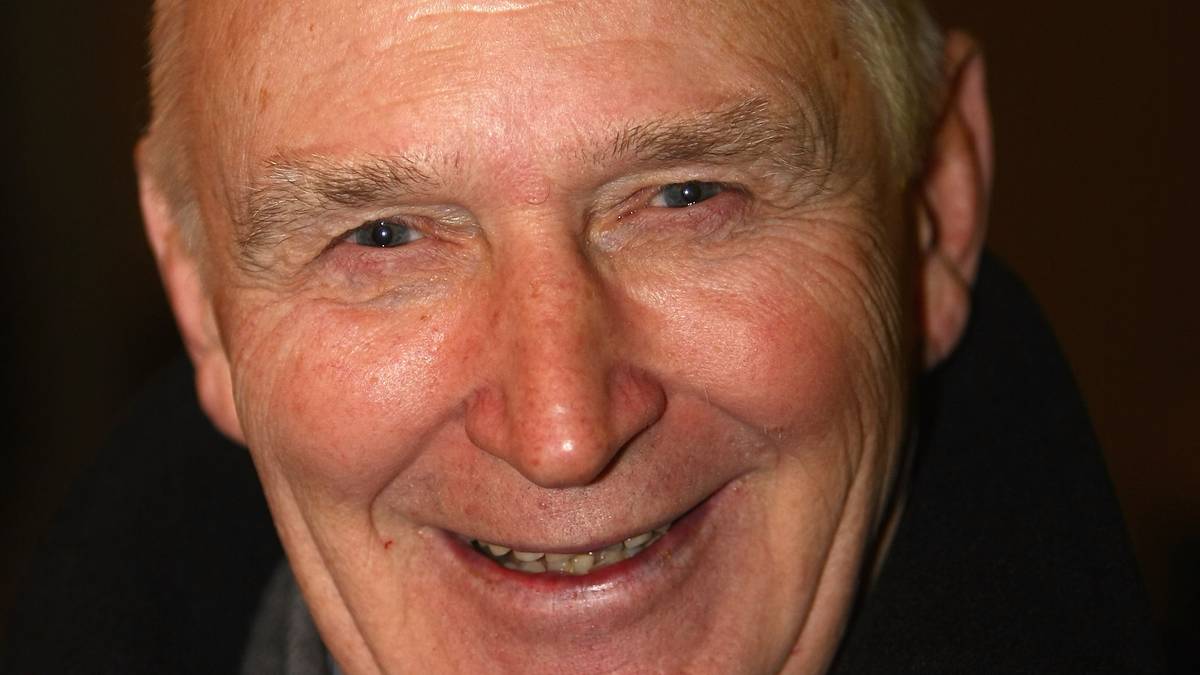 War nach der aktiven Karriere Trainer und Sportlehrer, für den BVB im hohen Alter noch Fanbeauftragter und Kassenprüfer. Starb 2016 im Alter von 81 Jahren