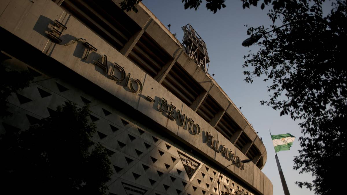 Das Estadio Benito Villamarín ist die Arena von Betis Sevilla. Seit 2010 trägt das Stadion zum zweiten Mal den Namen des früheren Klubpräsidenten, der zwischen 1955 und 1965 im Amt war