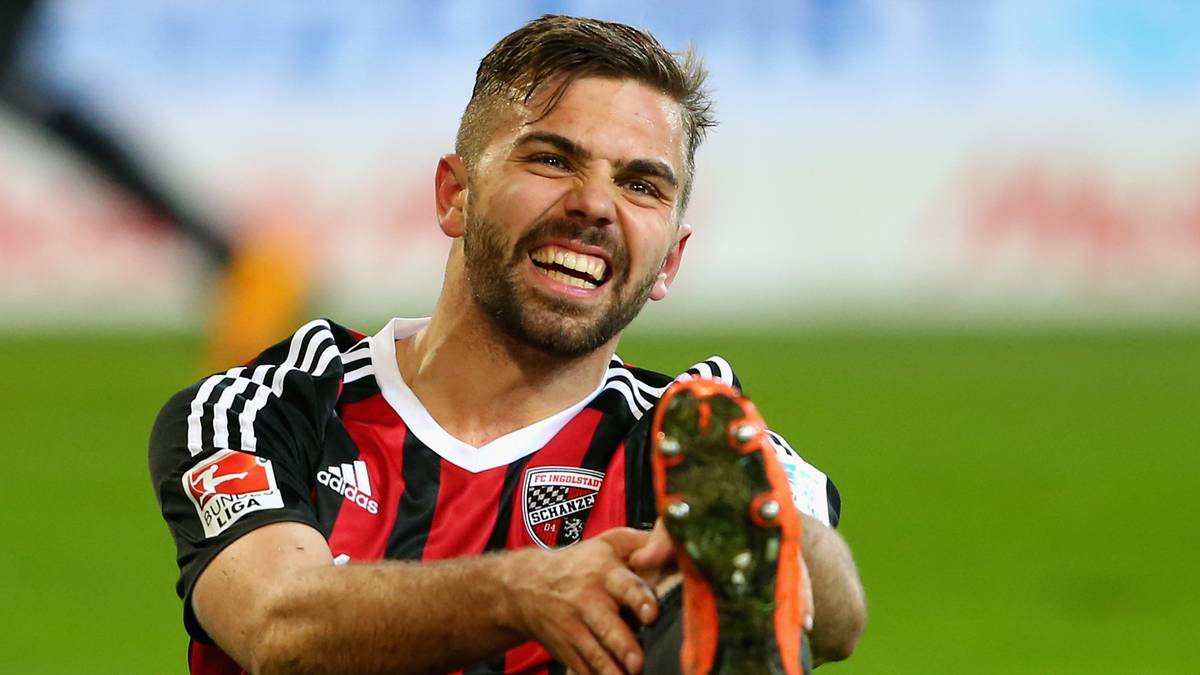 Dass das Spiel kein Zuckerschlecken ist, sieht man auch Mathew Leckie an. Mit schmerzverzerrtem Gesicht hält er sich das Bein