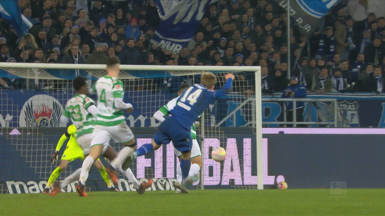 Eigentor und Gelb-Rot: Irrer KSC-Sieg