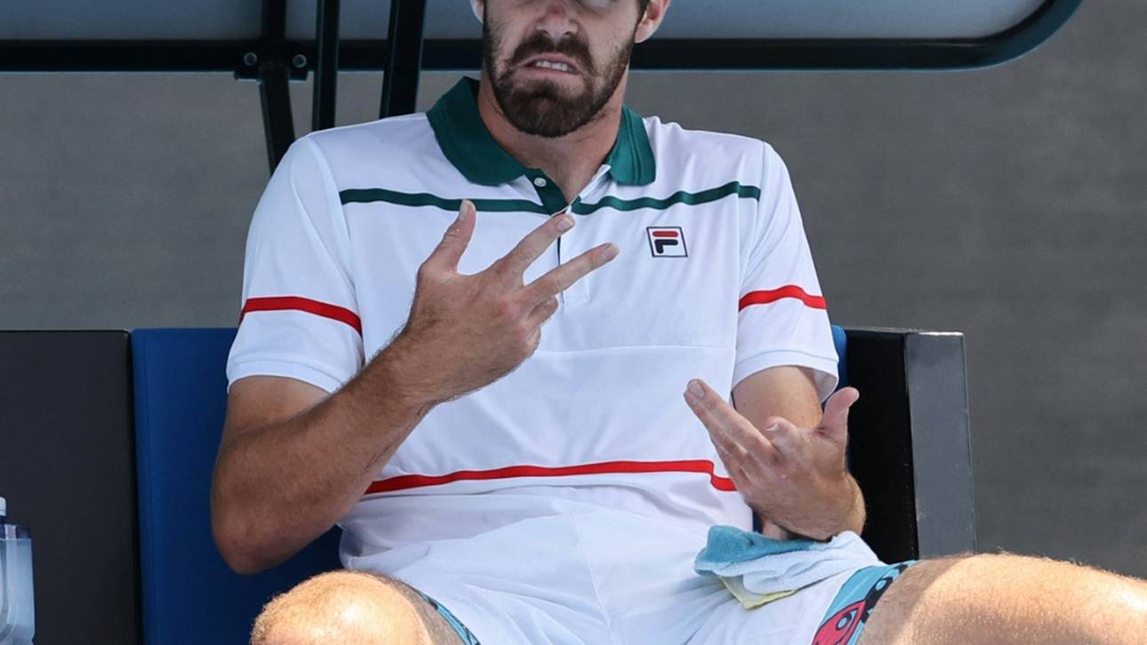 Wegen pinker Flasche: Strafe für Profi