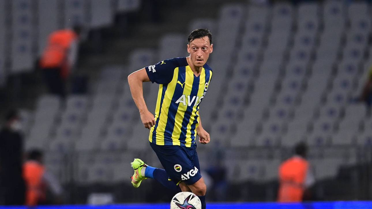 Fenerbahce kämpft mit Mesut Özil um Einzug in Gruppenphase der UEFA Europa League: SPORT1 zeigt Playoff-Rückspiel bei HJK Helsinki am Donnerstag, 26. August, live ab 17:55 Uhr