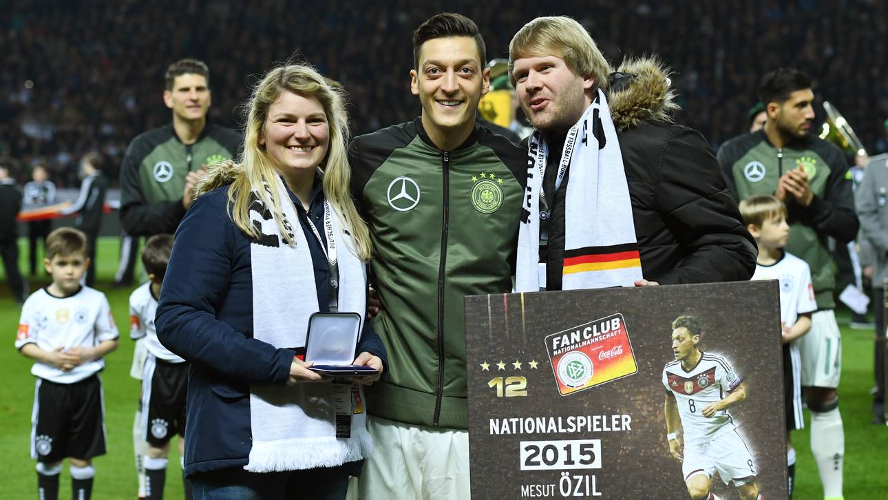 Fans machen Özil wieder zur Nr. 1