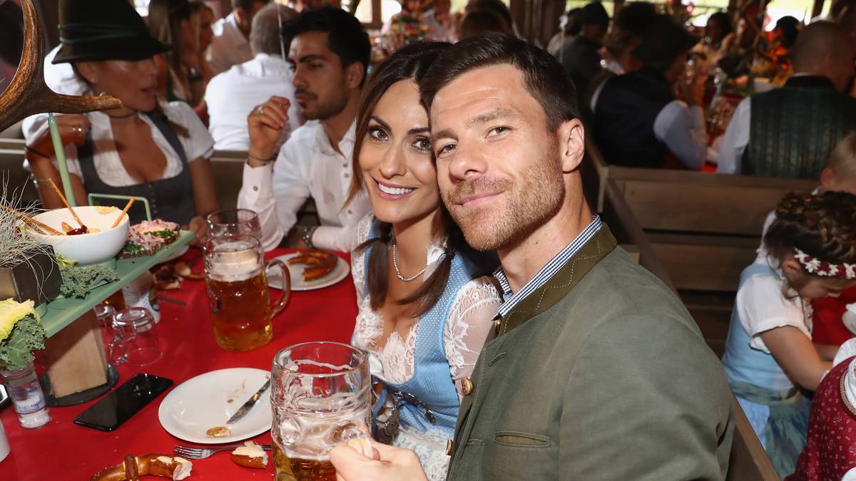Klar, auch Xabi Alonso und Frau Nagore Aranburu dürfen nicht fehlen 