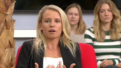 Die Runde im STAHLWERK Doppelpass diskutiert über die möglichen Auswirkungen des Wechselfehlers des FC Bayern München. DAZN-Expertin Julia Simic hat eine klare Meinung.