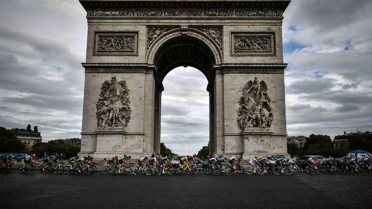 Die 21. Etappe endet wie gewohnt auf der Champs Elysee in Paris 