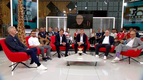 Reiner Calmund ruft überraschend im Doppelpass an und redet in gewohnter Calli-Manier munter drauf los. Uli Hoeneß kann sich eine Spitze nicht verkneifen.