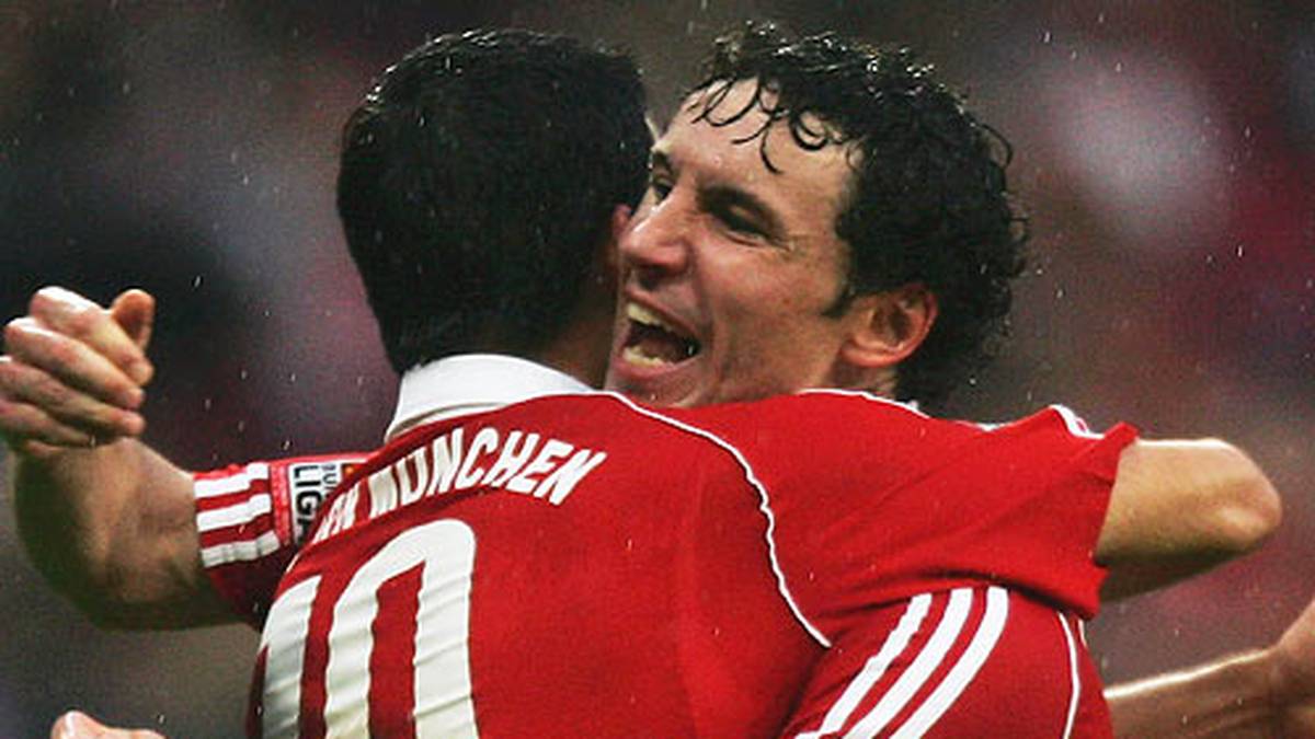 Gleich in seiner ersten Bundesliga-Saison 2006/2007 wurde der heute 33-Jährige zu einer zentralen Säule im Bayern-Spiel und erzielte in 29 Spielen sechs Tore. Dennoch musste sich der Rekordmeister am Saisonende mit dem vierten Platz begnügen