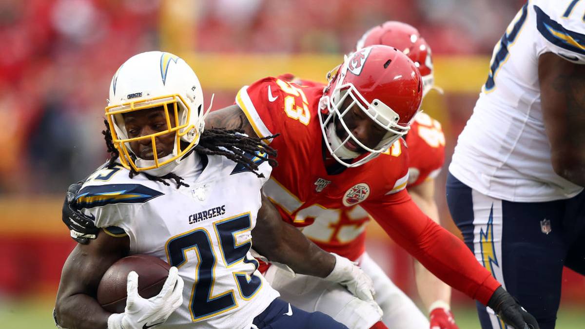 RANG 11 - MELVIN GORDON (Running Back, Los Angeles Chargers): 47 Touchdowns in den vergangenen vier Jahren sind eine ordentlich Bilanz für den Running Back. Allerdings blieb er vergangene Saison oft nur Ersatz.
Die "Denver Post" spekuliert nun über ein Engagement bei den Broncos. Gordon ist zum ersten Mal Free Agent, riesige Gehaltssprünge darf Gordon dennoch nicht erwarten