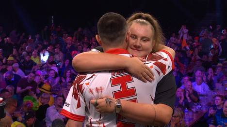 Beau Greaves unterliegt trotz starkem Anfang Damon Heta. Sie beendet ihren ersten Grand Slam of Darts als Gruppendritte vor Ricardo Pietreczko.