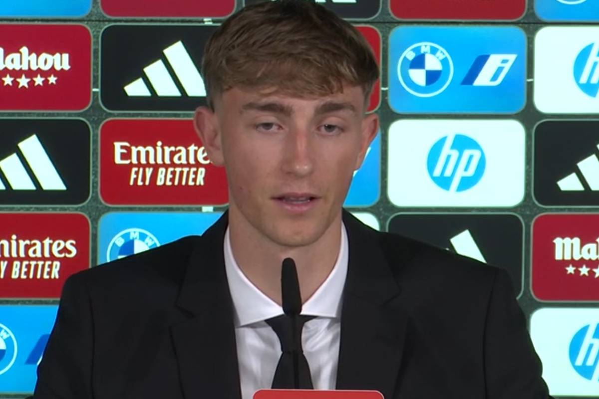 Neuzugang Dean Huijsen spricht bei seiner offiziellen Vorstellung über den Traum, für Real Madrid spielen zu können. Der spanische Nationalspieler schwärmt.