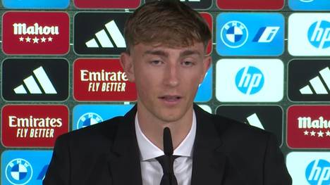 Neuzugang Dean Huijsen spricht bei seiner offiziellen Vorstellung über den Traum, für Real Madrid spielen zu können. Der spanische Nationalspieler schwärmt.