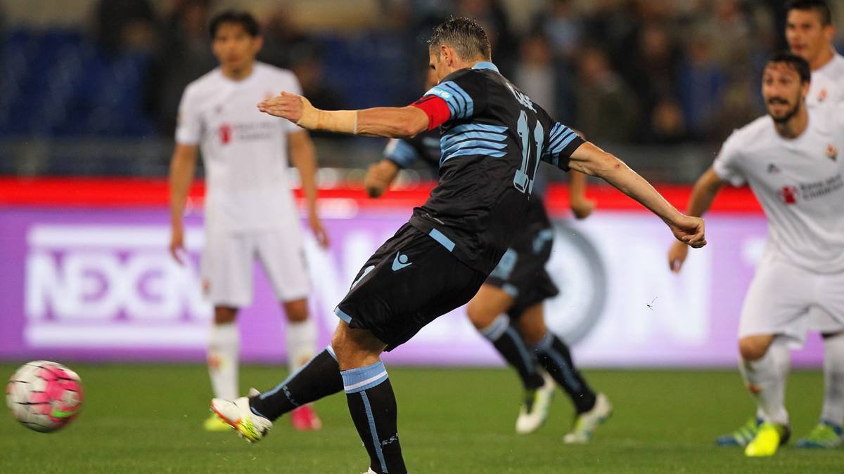 Das allerletzte Tor seiner Laufbahn erzielt Klose am 15. Mai 2016 im Spiel gegen den AC Florenz. In der 74. Minute verwandelt er einen Foulelfmeter zum Endstand von 2:4