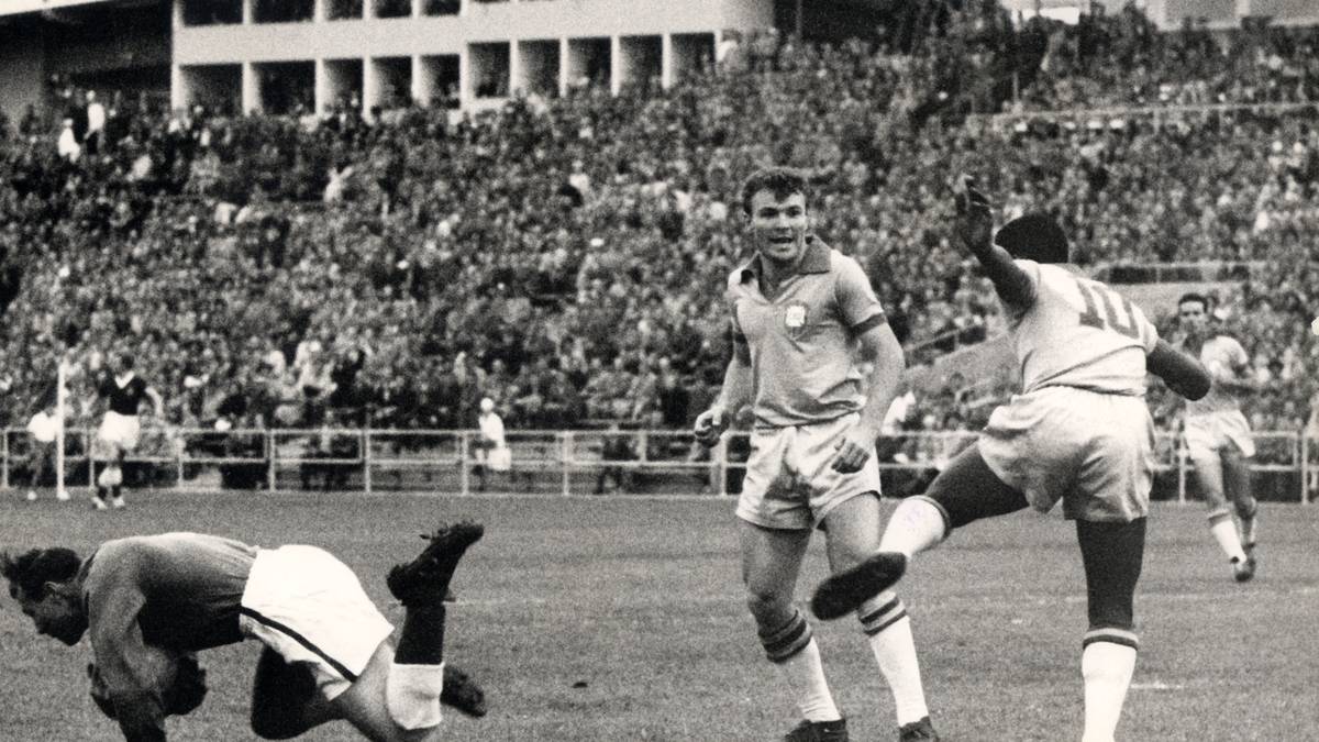 PLATZ 14 - JOSE "MAZZOLA" ALTAFINI (Brasilien/WM 1958): Kurzen Prozess machten die Brasilianer beim 3:0 gegen Österreich. Mit 19 Jahren und 319 Tagen traf Mazzola beim Tor-Debüt sogar gleich doppelt