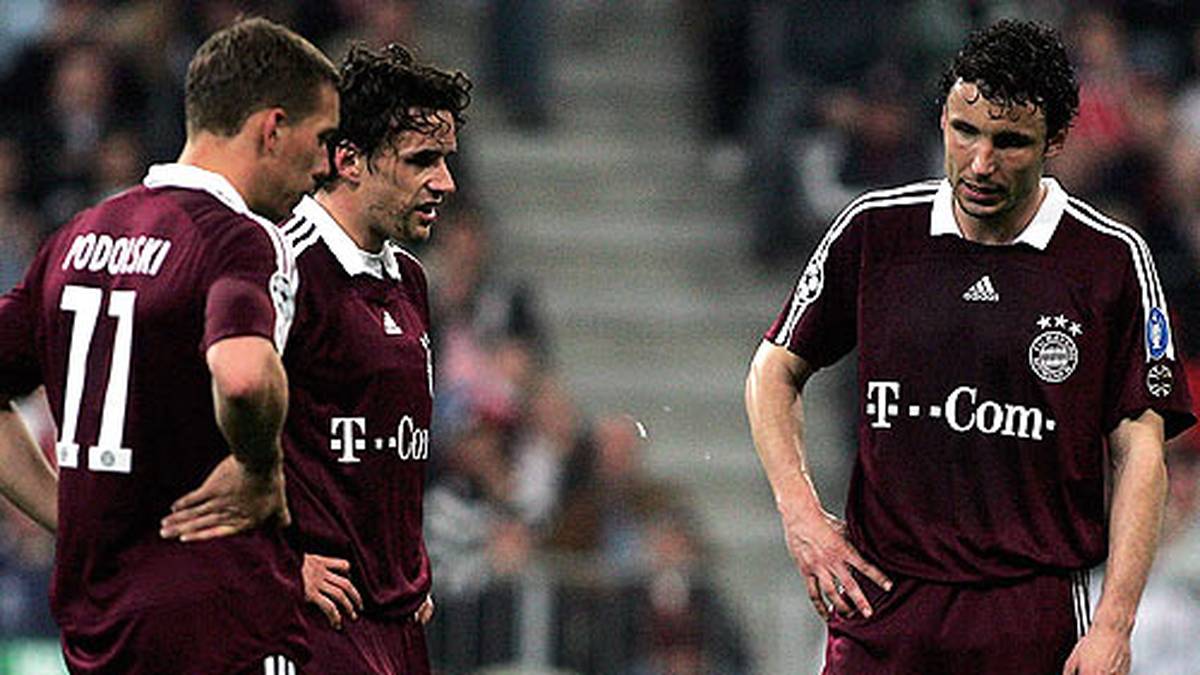 In der Champions League schalteten die Münchner im Achtelfinale Real Madrid aus, scheiterten dann aber im Viertelfinale an van Bommels neuem Verein - dem AC Mailand