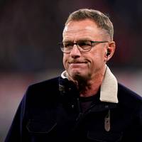 Ralf Rangnick nimmt die Aussagen von Uli Hoeneß zur Trainersuche des FC Bayern mit Verwunderung zur Kenntnis. Seine Entscheidung steht nach wie vor aus. 