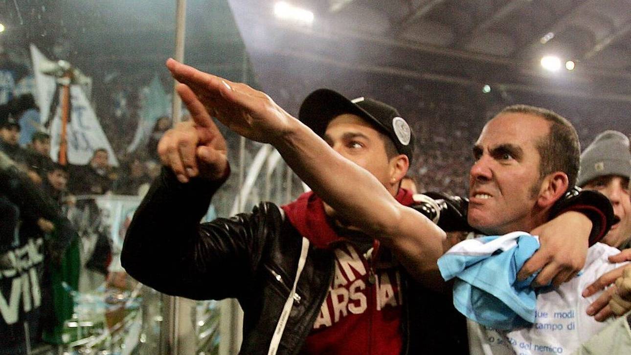 Paolo di Canio grüßte die Fans als Spieler mit dem Saluto Romano