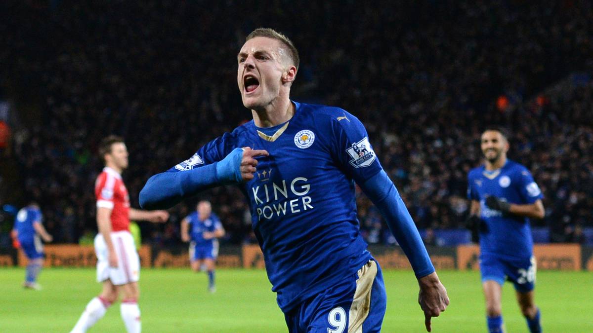 REKORDMANN: Vardy trifft immer weiter, und zwar vom 4. bis zum 14. Spieltag immer mindestens einmal. Hier feiert er den Führungstreffer gegen Manchester United (am Ende 1:1), der ihm den alleinigen Rekord von elf Spielen in Serie mit Tor bringt. An den ersten 17 Spieltagen ist er zudem immer an mindestens einem Tor direkt beteiligt